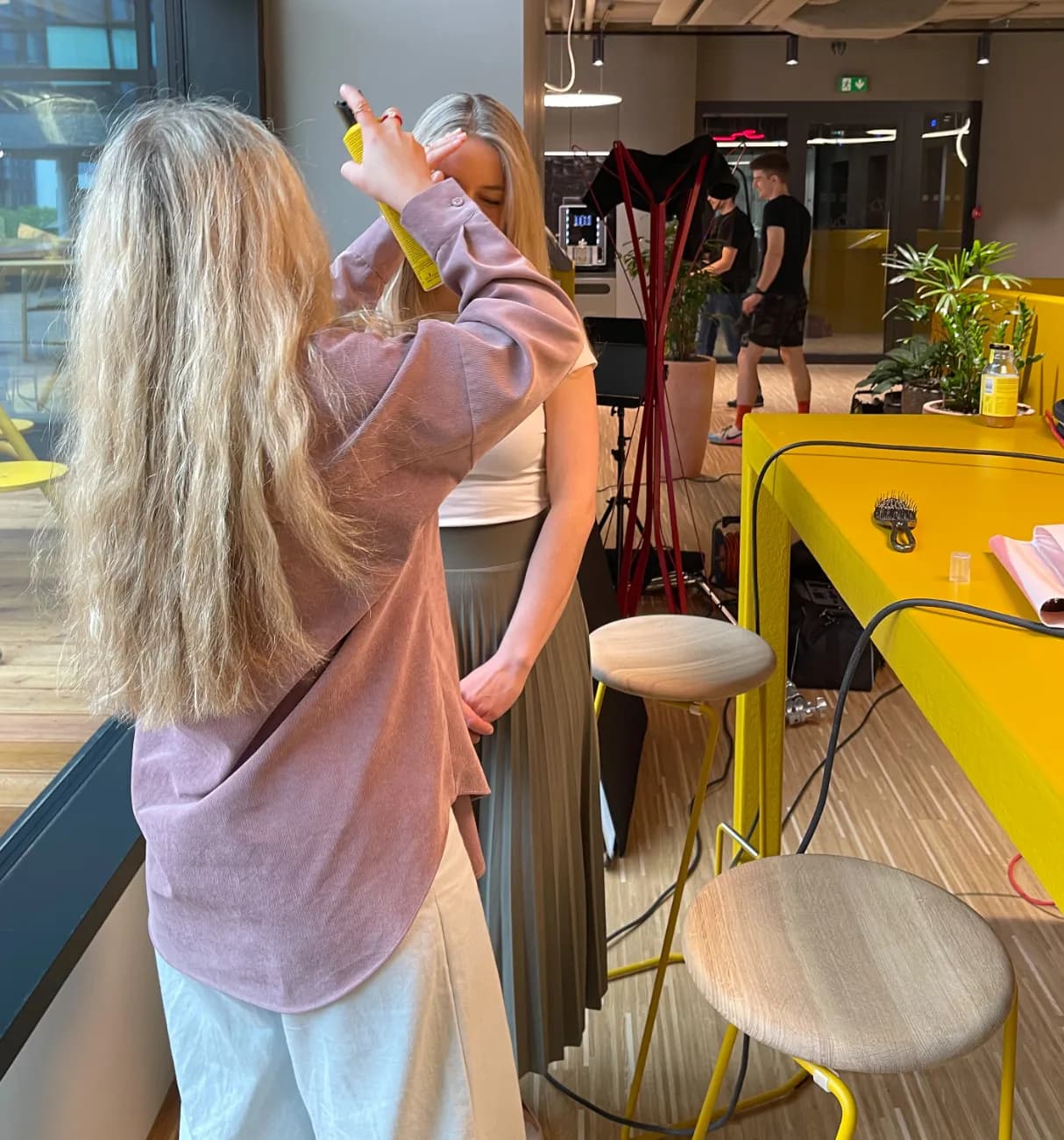 Promoting
super modern
co-working
offices