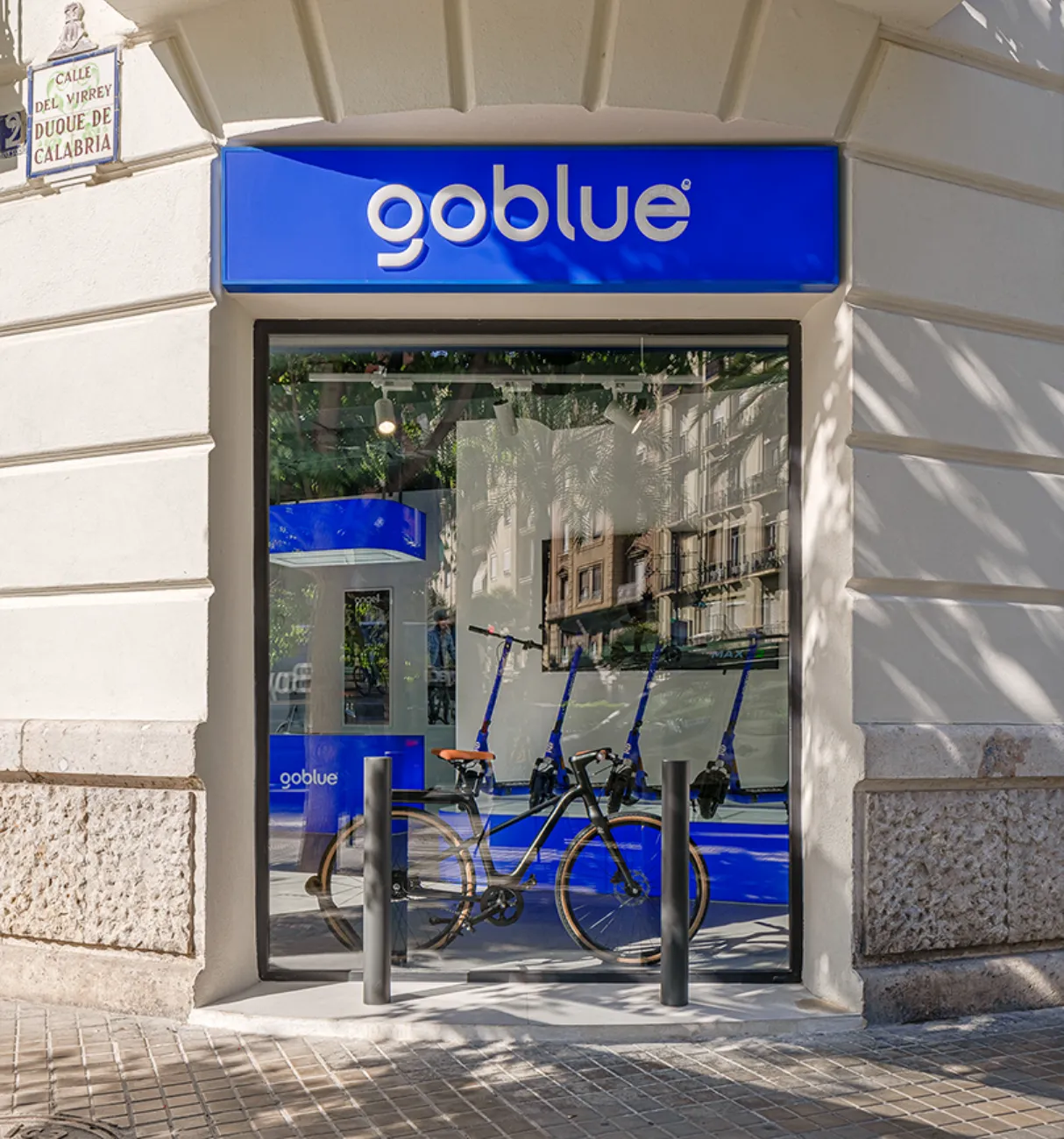 Branding
& interior of
e-mobility store
in Valencia