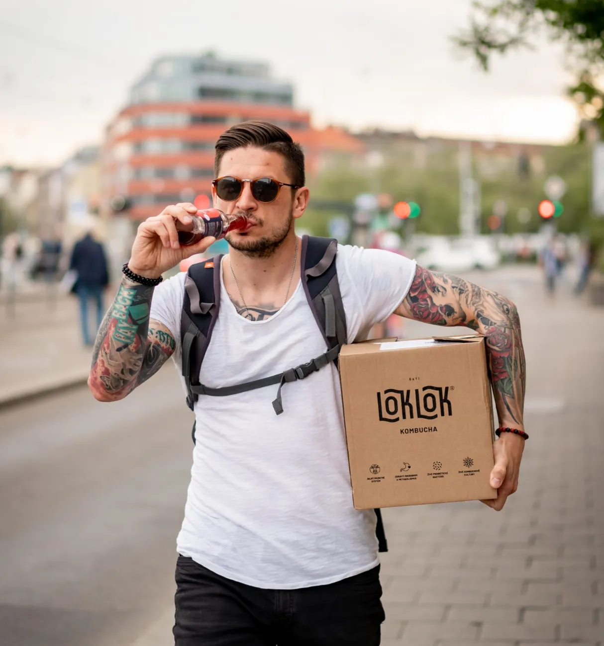 Branding
& strategy for
rising kombucha
brand