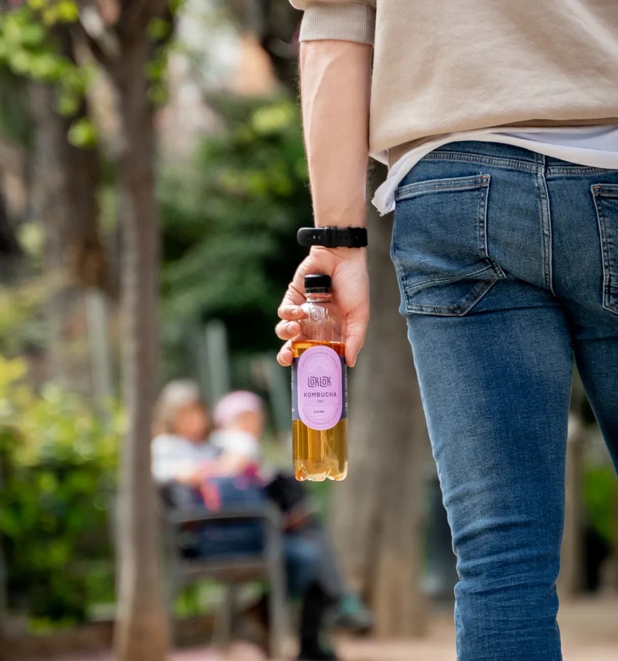 Branding
& strategy for
rising kombucha
brand