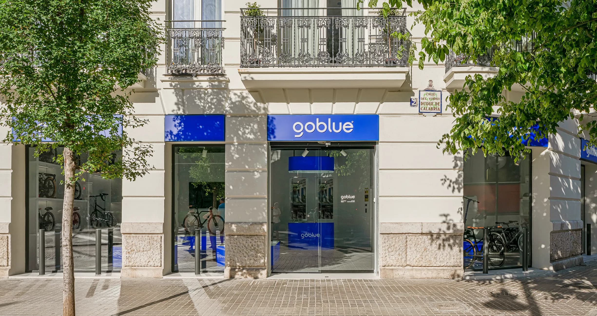 Branding
& interior of
e-mobility store
in Valencia